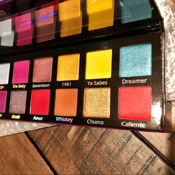 SET OF 2 Pinky Rose Eyeshadow Palettes - Picture 8 of 15